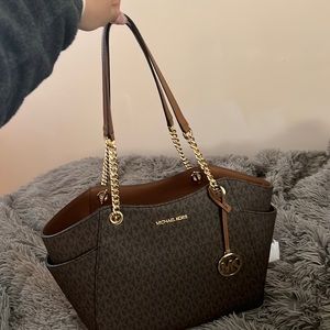 Micheal Kors Purse